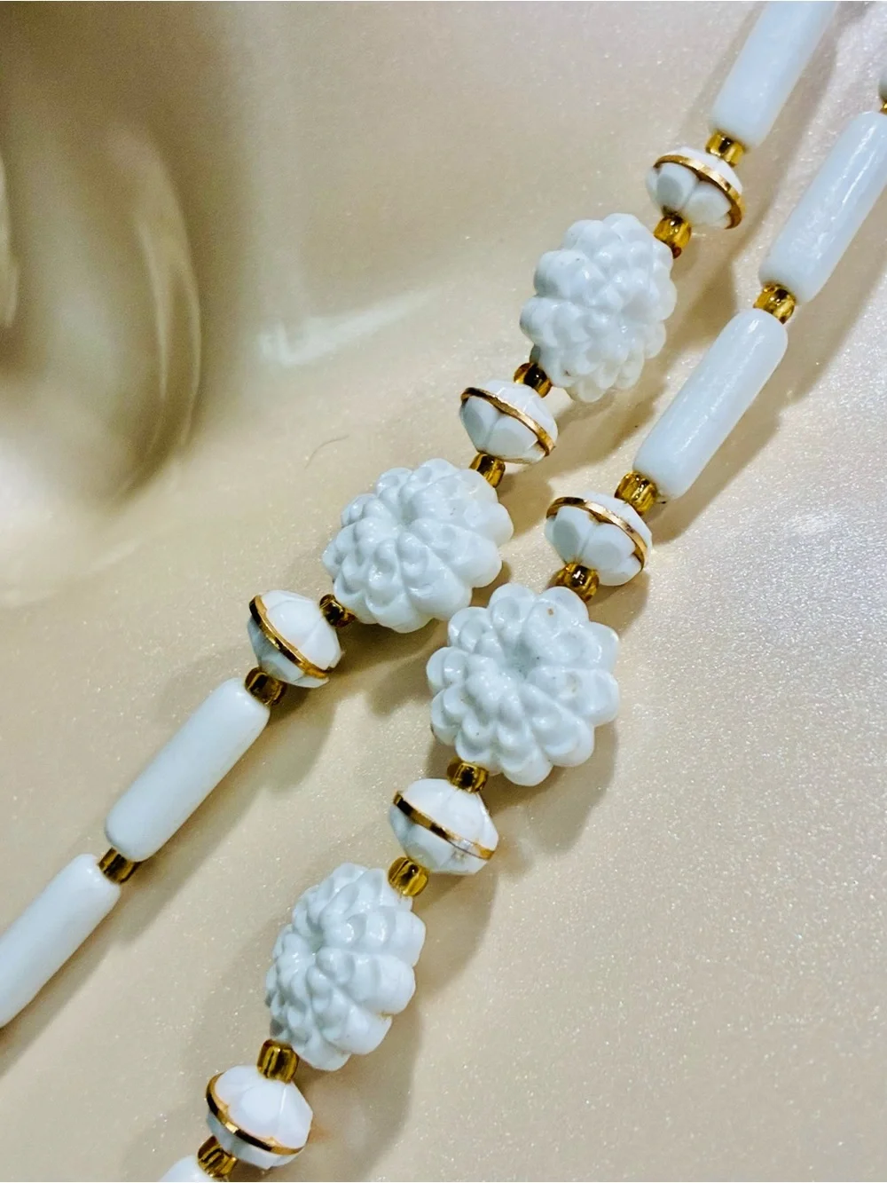 VTG Lucite Flapper Elegant White Beaded Long Easy Over The Head Necklace EUC